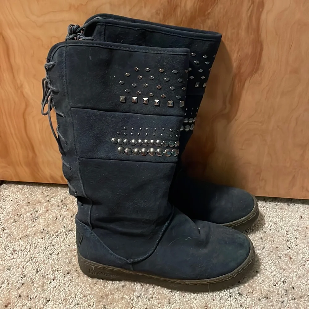 Bearpaw navy blue boots. - Picture 1 of 7